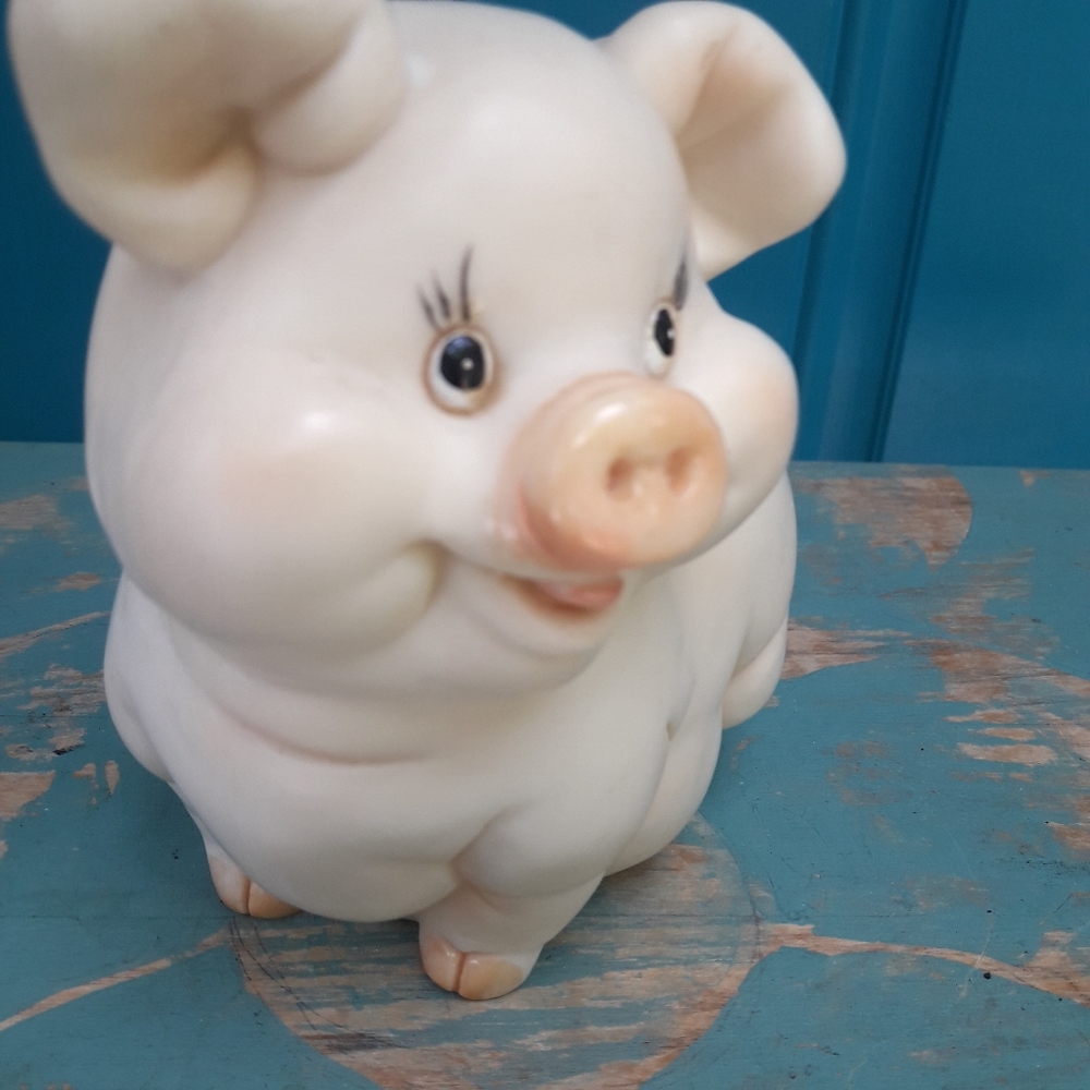 2 Vintage Piggy Banks Plastic Pig Flower Power Hippie Dog Rubber Stoppers Retro - Picture 9 of 10